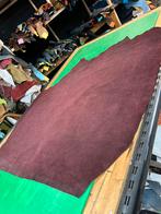 Bordeaux suède leer lap 1,5 mm dik soepel slang print A-391, Hobby en Vrije tijd, Stoffen en Lappen, Bruin, Leer of Kunstleer