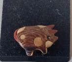 Klein brosje van hout varken pig speldje button speld pin, Verzamelen, Speldjes, Pins en Buttons, Ophalen of Verzenden, Zo goed als nieuw