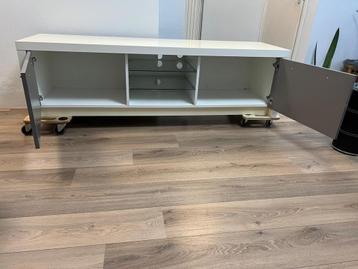 TV meubel in perfecte staat uitelkaar gehaald beschikbaar voor biedingen