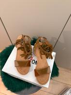 Nieuw Minnetonka sandaal suede maat 41 met franjes, Bruin, Nieuw, Sandalen of Muiltjes, Ophalen of Verzenden