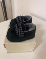 Uggs pantoffels maat xs, Slofjes, UGG, Ophalen of Verzenden, Zo goed als nieuw