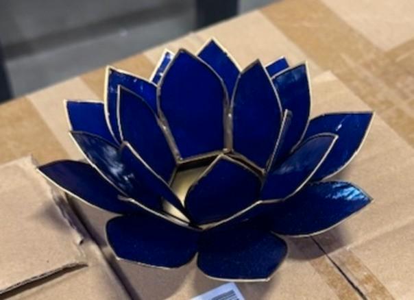 Indigo lotus Waxinelichthouder nieuw, Huis en Inrichting, Woonaccessoires | Kandelaars en Kaarsen, Nieuw, Kandelaar, Minder dan 25 cm