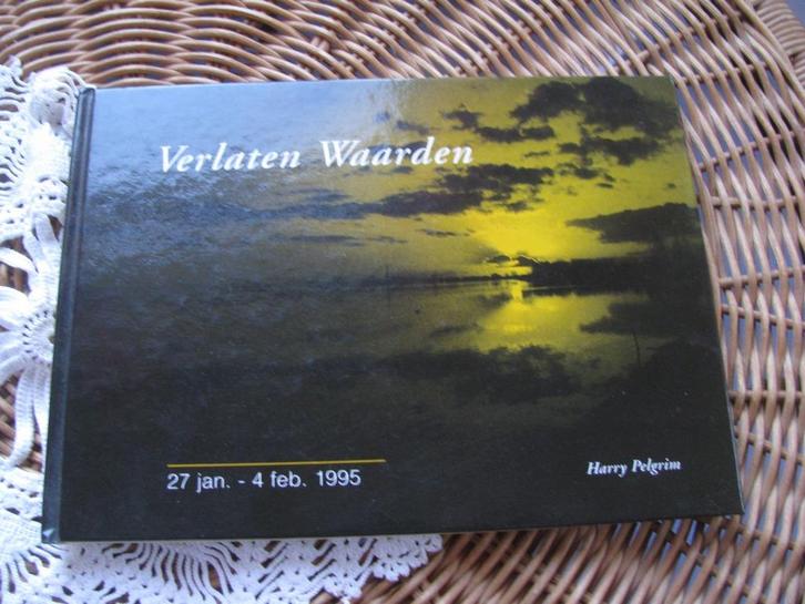 Verlaten Waarden * evacuatie 1995 * Harry Pelgrim * ZGAN *, Boeken, Geschiedenis | Stad en Regio, Zo goed als nieuw, Ophalen of Verzenden