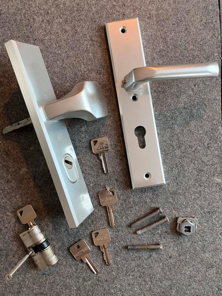 SKG3 Slot met cilinder en 5 sleutels - Overcompleet, Doe-het-zelf en Verbouw, Hang- en Sluitwerk, Zo goed als nieuw, Slot, Overige materialen