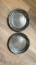 Twee tinnen bordjes Kaiserzinn, Ophalen