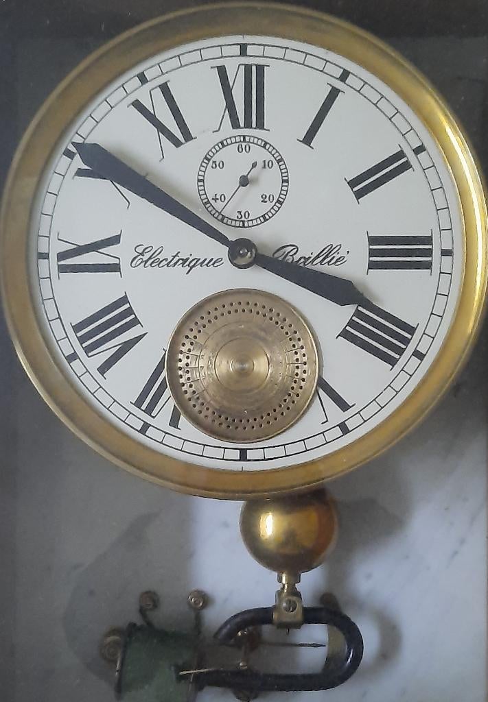 vroege Brillie (geen ATO) moederklok uit 1910 in eiken kast, Antiek en Kunst, Ophalen of Verzenden