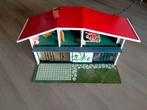 Vintage poppenhuis met jaren 60 meubels en houten inrichting, Ophalen, Gebruikt, Poppenhuis