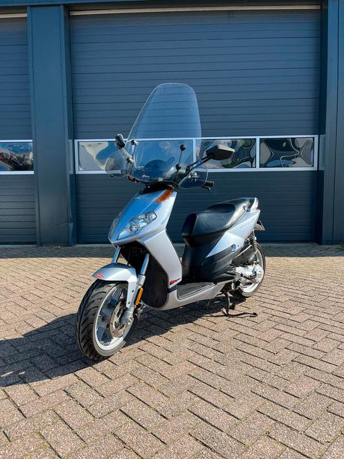 Hele nette Aprilia sportcity one 50cc snor, Fietsen en Brommers, Scooters | Aprilia, Zo goed als nieuw, Overige modellen, Maximaal 25 km/u