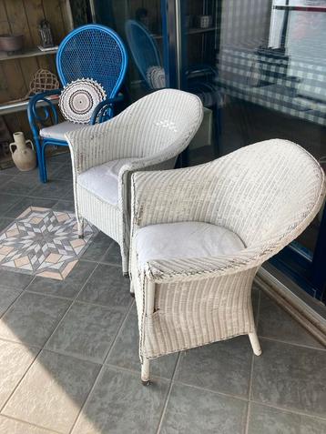 Twee Lloyd Loom Stoelen beschikbaar voor biedingen