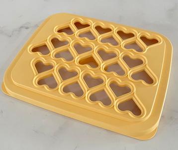 Tupperware ravioli / hapjes hartjes vorm ravissimo als NIEUW beschikbaar voor biedingen