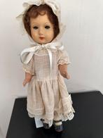 Anieke pop papier mache 35 cm incl houder gemerkt, Ophalen of Verzenden, Gebruikt, Pop