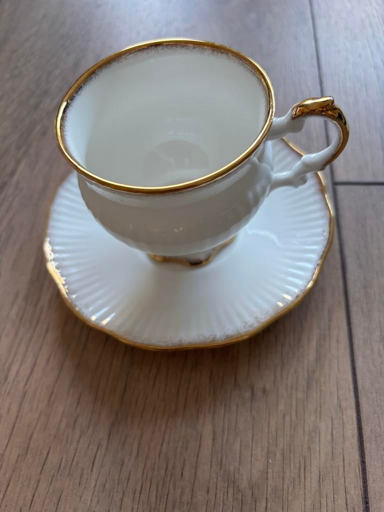 Koo en schotel wit met gouden rand, Verzamelen, Porselein, Kristal en Bestek, Ophalen of Verzenden, Zo goed als nieuw, Porselein