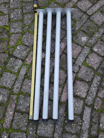 Verstelbare tafelpoten beschikbaar voor biedingen