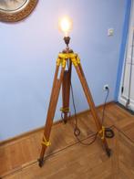 Vintage industriele vloerlamp gemaakt van een tripod., Ophalen of Verzenden