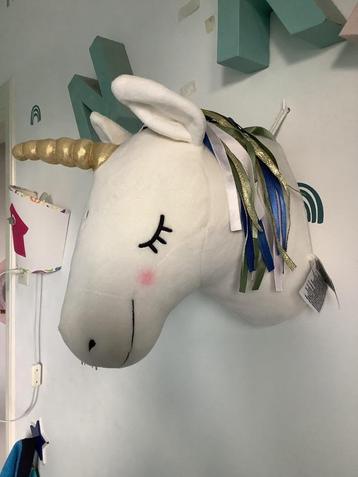 Pluchen eenhoorn hoofd beschikbaar voor biedingen