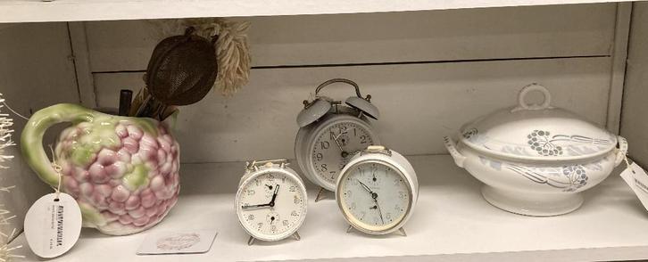 Brocante melk- waterkan / keukenhulpjes / oude wekkers, Antiek en Kunst, Curiosa en Brocante, Ophalen of Verzenden