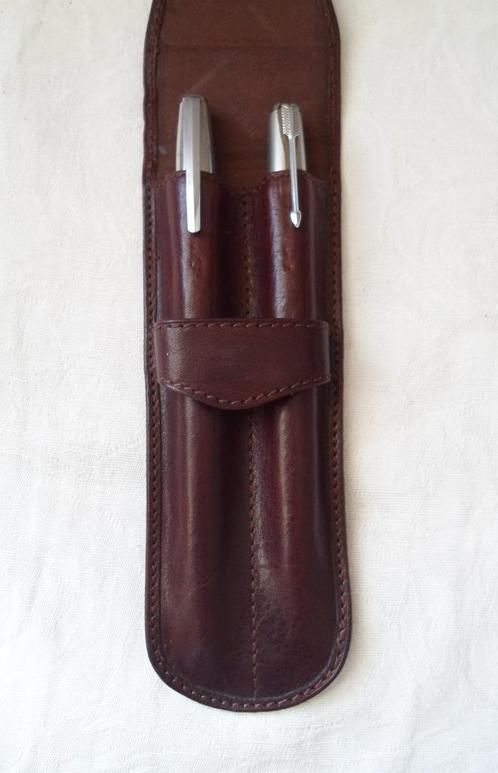 Vintage Parker 21 en Parker 51. Vulpennen in Samsonite etui., Verzamelen, Pennenverzamelingen, Zo goed als nieuw, Vulpen, Parker