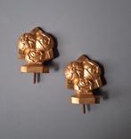 2 vergulde, metalen ornamenten met gestileerde bloemen., Ophalen of Verzenden