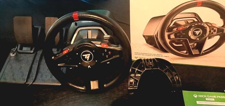 Thrustmaster T128 - Racestuur met magnetische pedalen, Spelcomputers en Games, Spelcomputers | Xbox | Accessoires, Zo goed als nieuw