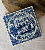 Prachtige Delfts Blauw tegel  - De Kaasmakerij (Anno 1920), Antiek en Kunst, Antiek | Wandborden en Tegels, Ophalen of Verzenden