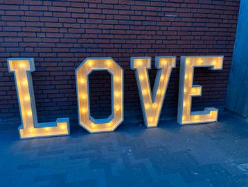 Love licht letters huren. beschikbaar voor biedingen
