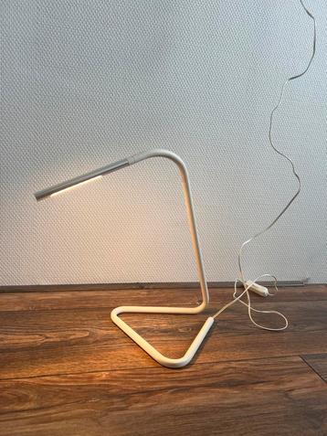 IKEA bureaulamp wit, modern design beschikbaar voor biedingen