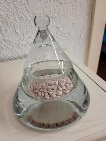 Elegante glazen bonbonschaal met deksel. Perfect voor het se beschikbaar voor biedingen