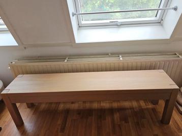 Houten bankje voor bij eetafel z.g.a.n. beschikbaar voor biedingen