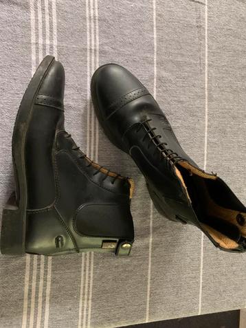 Paardrijkleding beschikbaar voor biedingen