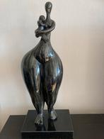Dikke dame met kind ,polyresin geaderd., Ophalen