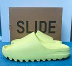 Adidas Yeezy Slides Glow Green maat 46, Kleding | Heren, Schoenen, Slippers, Overige kleuren, Nieuw, Ophalen of Verzenden