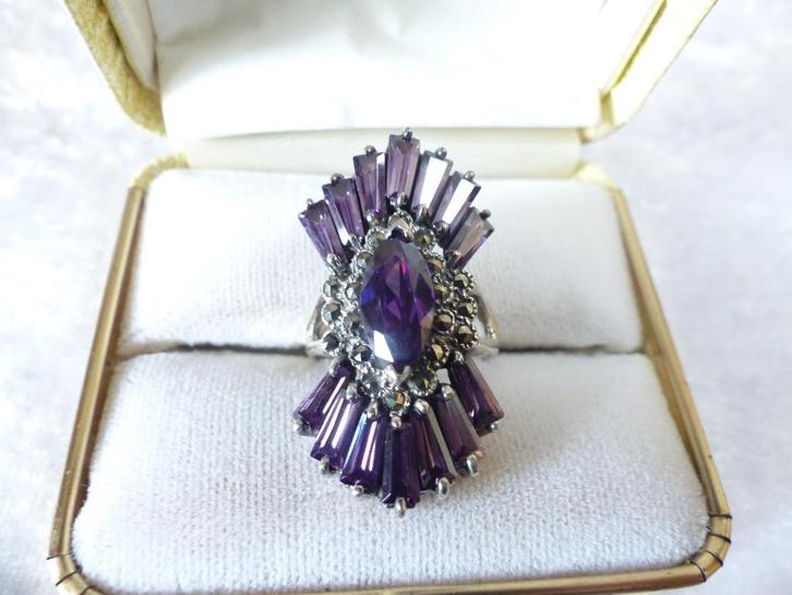 Prachtige Aparte Zilveren Ring met Amethist en Markasietjes, Sieraden, Tassen en Uiterlijk, Antieke sieraden, Ring, Zilver, Met edelsteen