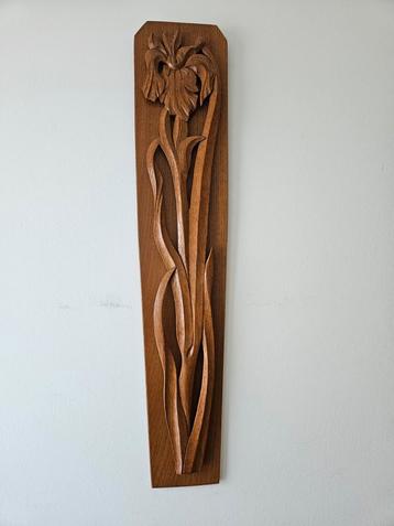 Houten vintage wanddecoratie Iris bloem houtsnijwerk beschikbaar voor biedingen