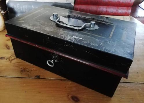 Brocante metalen geldkistje sleutel, Antiek en Kunst, Curiosa en Brocante, Ophalen of Verzenden
