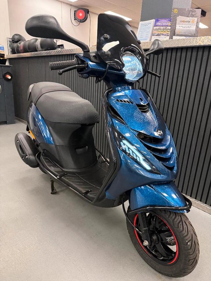 Piaggio Zip Brom SP Blauw E4 45KM BJ 2020 Full Option, Fietsen en Brommers, Scooters | Piaggio, Zo goed als nieuw, Zip, Maximaal 45 km/u