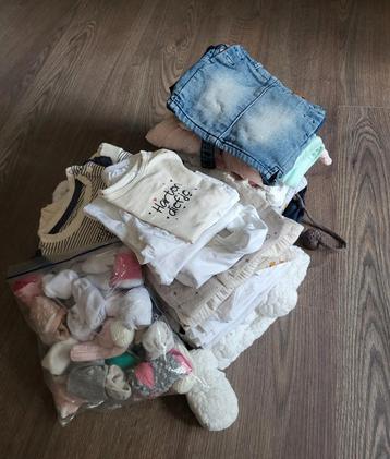 45 stuks babykleding maat 50-74 beschikbaar voor biedingen