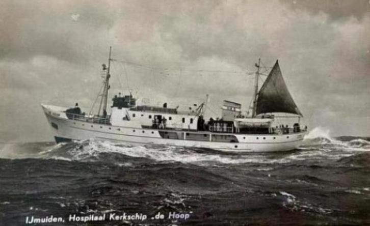 Hospitaalkerkschip  DE HOOP  1944  Zaandam, Verzamelen, Ansichtkaarten | Nederland, Ophalen of Verzenden