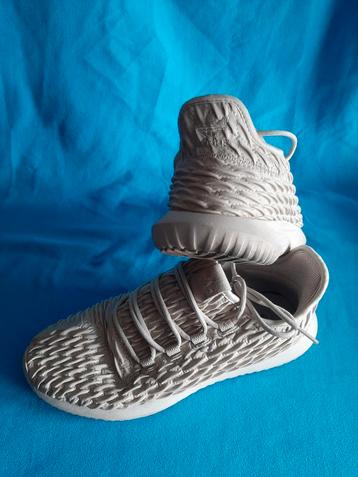 Adidas schoenen mt 42.5 beschikbaar voor biedingen