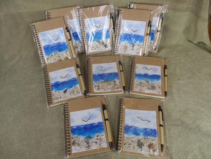 doos vol met kleine cadeautjes met strand en zee thema, Hobby en Vrije tijd, Feestartikelen, Zo goed als nieuw, Feestartikel, Kerst of Sinterklaas