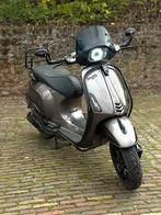 Vespa sprint custom Brom Full option, Fietsen en Brommers, Scooters | Vespa, Ophalen of Verzenden, Zo goed als nieuw, Benzine