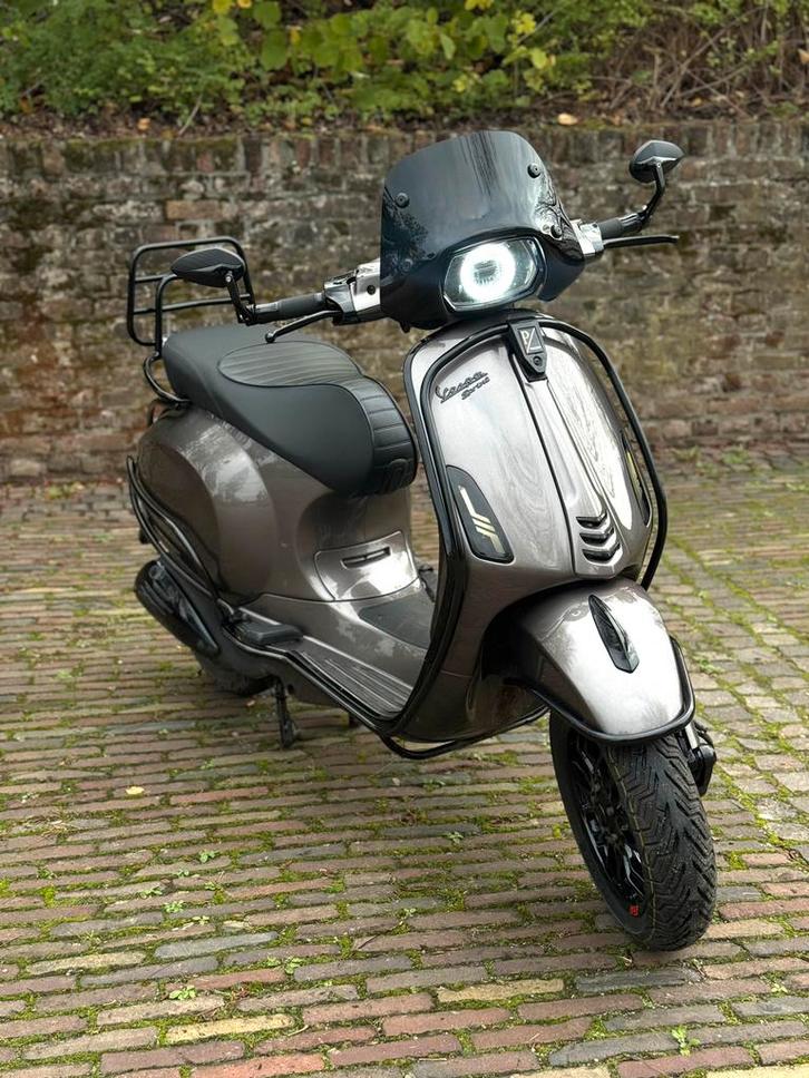 Vespa sprint custom Brom Full option, Fietsen en Brommers, Scooters | Vespa, Zo goed als nieuw, Vespa S, Benzine, Ophalen of Verzenden