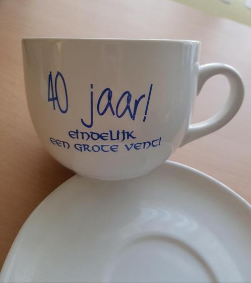 Leuke soepkom (kop en schotel) 40 jaar, Huis en Inrichting, Keuken | Servies, Nieuw, Kop(pen) en/of Schotel(s), Overige stijlen