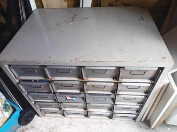Vintage ladenkast archiefkast  beschikbaar voor biedingen