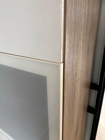 IKEA besta Hoge Kast / Vitrinekast (met verlichting ) - afbeelding 2