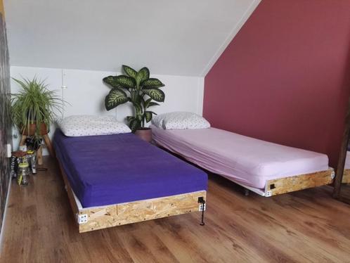 Bed 2x70cm of 1x140 cm, Huis en Inrichting, Slaapkamer | Bedden, Zo goed als nieuw, Eenpersoons, 70 cm of minder, 200 cm, Hout