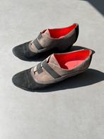 Zwart/taupe suède Pas de Rouge sleehakken, maat 40, Kleding | Dames, Schoenen, Schoenen met lage hakken, Bruin, Verzenden, Zo goed als nieuw