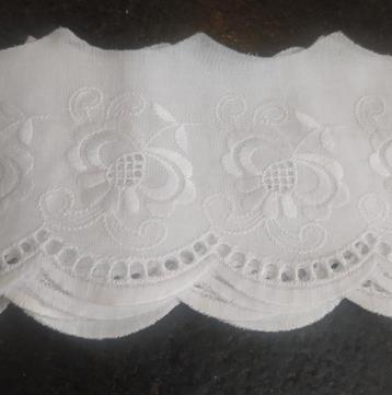 Oude broderie 10 meter beschikbaar voor biedingen