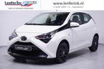 Toyota Aygo 1.0 VVT-i x-play Achteruitrijcamera Apple Carpla, Auto's, Toyota, Stof, Gebruikt, 4 stoelen, Wit