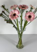Mond geblazen vaasje met zwierige vaas rand, Overige kleuren, Ophalen of Verzenden, Minder dan 50 cm, Glas