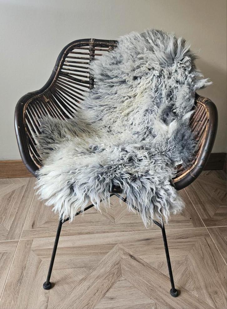 Tibetaans schapenvacht natuurlijk grijs 03, Huis en Inrichting, Woonaccessoires | Plaids en Woondekens, Nieuw, Ophalen of Verzenden
